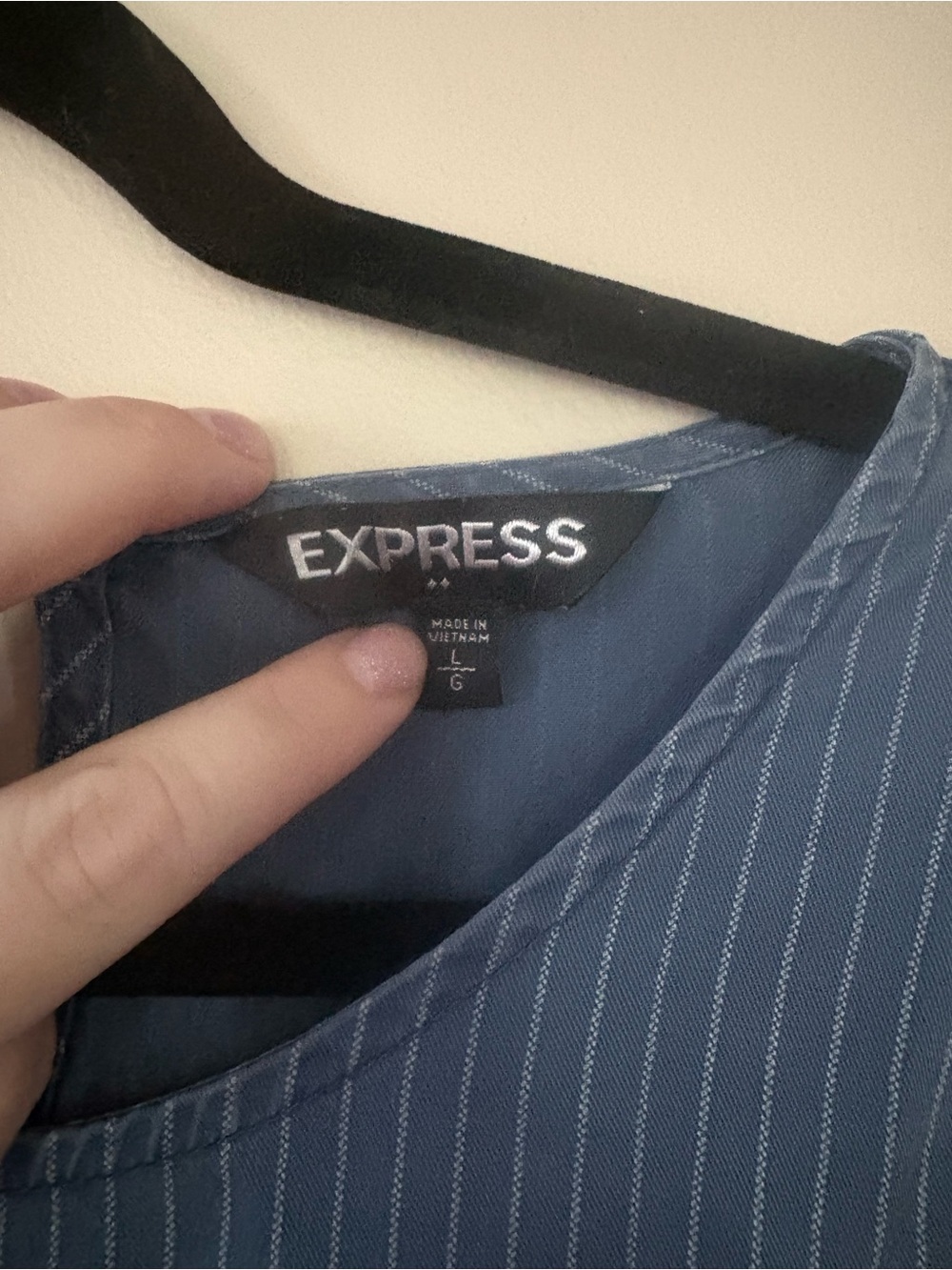 Express Top Navy Blue Pinstripe 3/4 Bell Sleeve Relaxed Fit Blouse Size Large - Picture 2 of 9